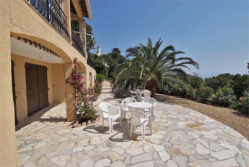 Circe - Ferienvilla am Hügel mit langer Abendsonne